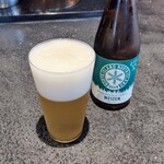 Florilege - 北海道のクラフトビール。雪の結晶がデザインされていますね。三ツ矢サイダーのマークに似ている感じするのはお年頃でしょうか(笑)(*^^*) さわやかでフルーティー美味しかったです☆