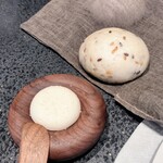 Florilege - 酒粕入りの蒸しパンル・ルソール特製は今回2種類がありました。プレーンタイプといろいろなお野菜の種が混ぜ込まれているもの。種が混ぜ込まれていている方プチプチとした風味、おからのペーストと楽しみました。