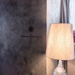 Florilege - 壁にFlorilageの文字。