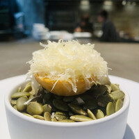 SHIROIYA the RESTAURANT - ①【アミューズ】
                南瓜のタルト「チーズ工房 Three Brown」2種のチーズ（白カビ、カチョカバロ）とカレー風味のオイルかけ