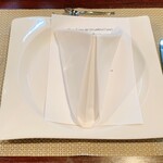 ソラメントゥーノ - テーブル