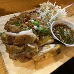 2階のタイ料理屋 コップン天満 - ガイヤーン(鶏ももの炙り焼き)