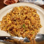 四川飯店 成都 - 麻辣牛肉チャーハン。ピリ辛感が良い。美味しいです。