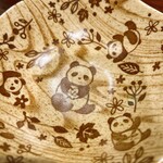 四川飯店 成都 - 取り皿は成都にちなんでパンダの絵柄でした。