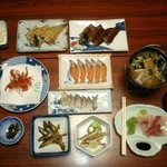 みずうみ - 鰻の白焼き・鰻の蒲焼き・川海老のから揚げ・ふなずし・ぎぎ鍋・鮎のなれずし・肝焼き・稚鮎の佃煮・わかさぎの唐揚げ・鯉の刺身