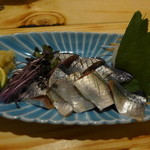 大新西入ル青魚 - 秋刀魚のお刺身　旨みタップリのダシ醤油と生姜で