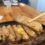 ひこま豚食堂＆精肉店 Boodeli - 醤油バターのソースが、ご飯のお代わりさせます。