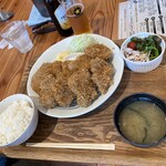 ひこま豚食堂＆精肉店 Boodeli - 今回は、塩で頂きました。有料になるんだろうけど、ソースとポン酢も同時にオーダーするのが良いかと思います。