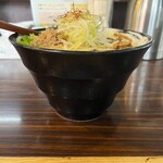 麺場 風雷房 - 丼は縦長の“トールタイプ”でスタイリッシュ