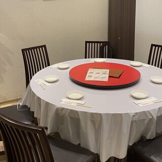 [Private rooms available] Enjoy a fun time around a round table in a space with an outstanding atmosphere♪