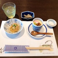 うなぎ処 山道 - うなぎときのこの包み揚げと茶碗蒸し、骨せんべいなど