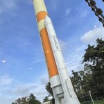 JiProign - 2年前にエキスポセンター内のほしまるカフェの一番奥の席から撮影しました。あそこが無料でじっくりロケットを拝観出来るベストポジションだと思います^_^。