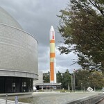 JiProign - 中央公園の北側から入っててくてく歩いて行くと、プラネタリウムに隠れていたロケットが足元まで観えて来ます。ここが一番興奮するスポットでは無いかと^_^。