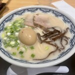 Yoshimaru - 博多ラーメン740円　味玉追加