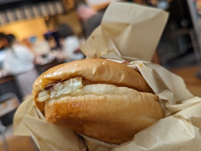 非売品　トリキバーガー　バッジ 残り1店で瀕死の【鳥貴族】「トリキバーガー」、900円セットに