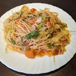 lamer - ベーコンと彩野菜のトマトソースパスタ