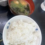 あき乃 - ご飯に味噌汁。