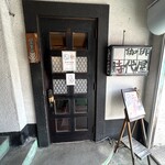 珈琲 時代屋 - ◎入り口を入るとマダムがお出迎え！