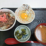 三喜食堂 - ミニ牛丼＋生玉子