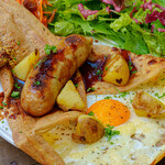 ムッシュ ペペ - 大きなソーセージとジャガイモのガレット