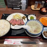 牛たん炭焼  利久 - 牛タン極定食(3枚)＋玉子付き山芋とろろ