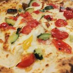 TRATTORIA PORCO - スモークチーズと野菜のピッツァ