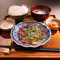 たんとさがりとまくの店 - 国産牛ハラミユッケ定食(1,000円)