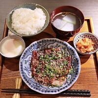 たんとさがりとまくの店 - 国産牛ハラミユッケ定食(1,000円)