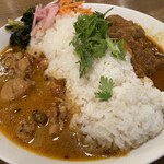 E&W - 限定
      鶏のふりそでと生クリームのスパイスカレー　500円（税込み）
      ダイヤモンドポークのロースとバラのスパイスカレー　500円（税込み）
      あいがけしたい場合は880円（税込み）です。