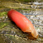 にぎり鮨 一五〇 - 藁焼きカツオ