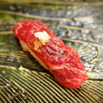 にぎり鮨 一五〇 - クジラの尾肉