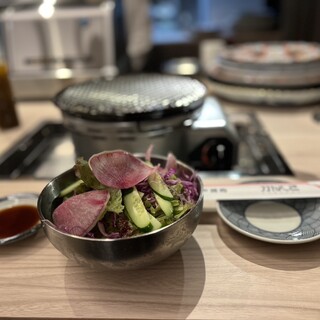生葱の甘味が凝縮されたドレッシングでいただくサラダ食べ放題！