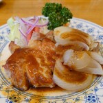 鳩家 - ポークソテー、分厚いし柔らかいし脂が甘くて美味でした〜！