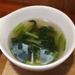 キッチン ブルー グローブ - ほうれん草スープのアップ