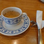 鳩家 - コンソメスープは、とっても優しいお味。すごく熱いからお気をつけてとお出しくださるスタッフさんも優しい。