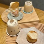アンドテイ - 『日本茶ミルクティー(アイス)』
      茶葉：国産烏龍茶
      ミルク：ソイミルク
      甘さ：ふつう
      
      『全粒粉スコーン レモン&ココナッツ』
      