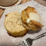 アンドテイ - 『全粒粉スコーン レモン&ココナッツ』