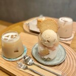 アンドテイ - 『日本茶ミルクティー(アイス)』茶葉：有機ほうじ茶、プラントミルク：マイナーフィギュアズオーツ、甘さ：ストレート、『桃のショートパフェ』