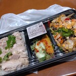 Thai Street by JASMINE THAI - カオマンガイと汁なし春雨炒め　開封前