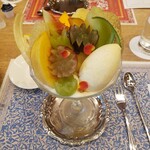 水信フルーツパーラー - ツレは「フルーツパフェ」