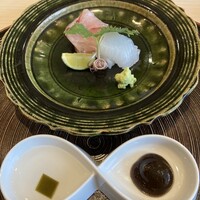赤坂 渡なべ - シブタイとアオリイカのお造り（昆布醤油・水塩で）