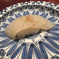 鮨　銀座　鰤門 - 隠し包丁が鮮やかなアオリイカ。