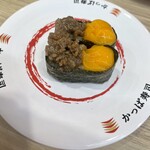 Kappa Sushi - 卵黄牛しぐれ煮軍艦（100円）