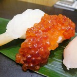 立食い寿司 根室花まる - 紅鮭すじこ
