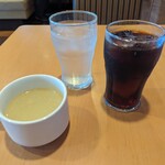 ガスト - まずは水、アイスコーヒー、スープ