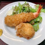 ゆたか食堂 - ちょっと大きいエビフライとホタテフライ