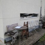 みっかぼうず - 喫煙所、兼 待合所（車クーラー待ちOKです）