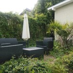 みっかぼうず - テラス席。カフェで使ってるのかな？