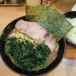 武道家 賢斗 - ラーメン中盛　ほうれん草まし　ご飯サービス　1000円