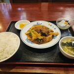 徳勝楼 - 豚角と野菜醤油煮込定食